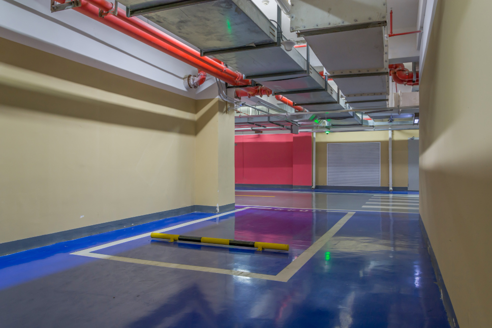 Instalação de piso para quadra de squash com acabamento esportivo